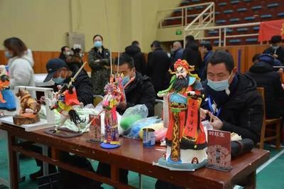 民間藝術(shù)進校園 手工藝品展絕活